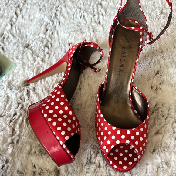 Retro polkadot platforms - Picture 2 of 3